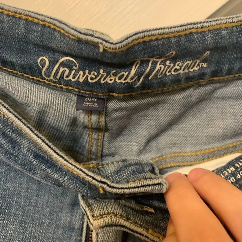 Universal Threads Jeans - Picture 4 of 6